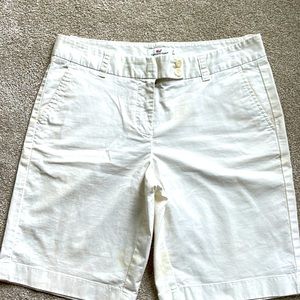 Vineyard Vines white shorts size 4